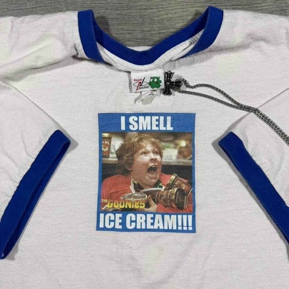 Vintage 90s obscure movie, goonies promo, graphic prints T-shirt, size 2 XL